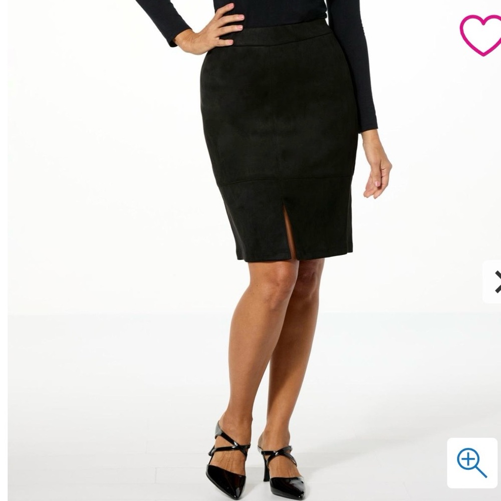 NWT Jaclyn Smith Faux Suede Seamed Pencil Skirt
SIZE 4 Black